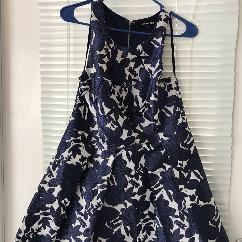 Large Gianni Bini dress